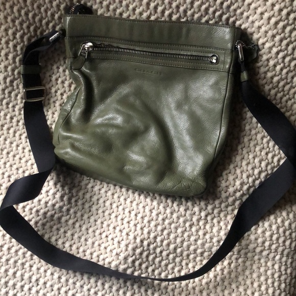 (Gently used) Men’s Coach Messenger Bag - Picture 4 of 4